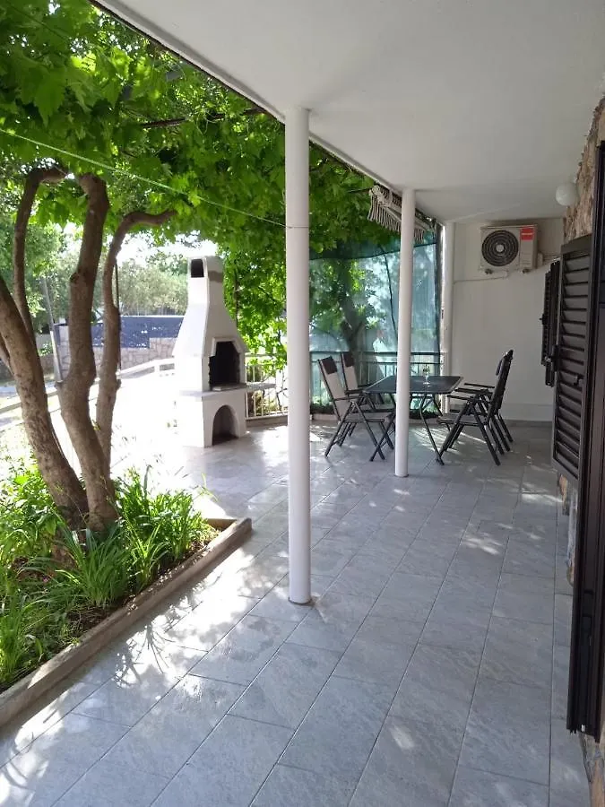 Zele Koic Villa Starigrad Paklenica